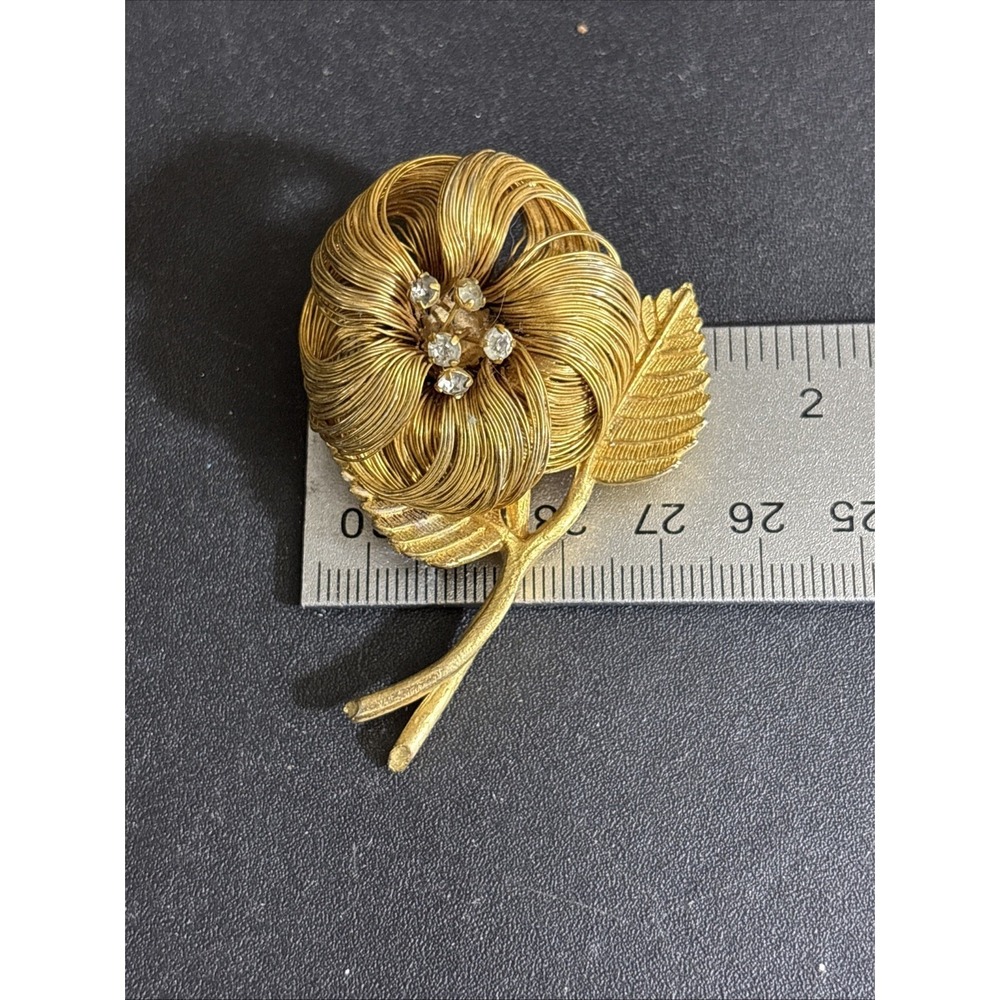 Gold Tone Wire-Work Flower Pin with Rhinestones, c1960s 1.5" X 2" PB5 - Picture 3 of 4